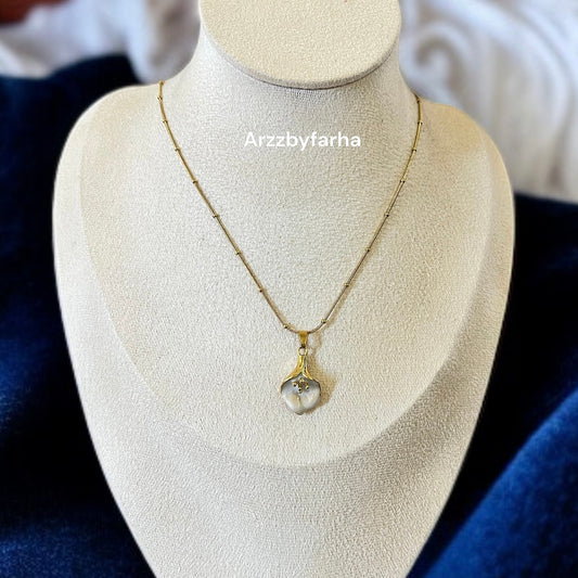 Flower Pendant Chain Necklace