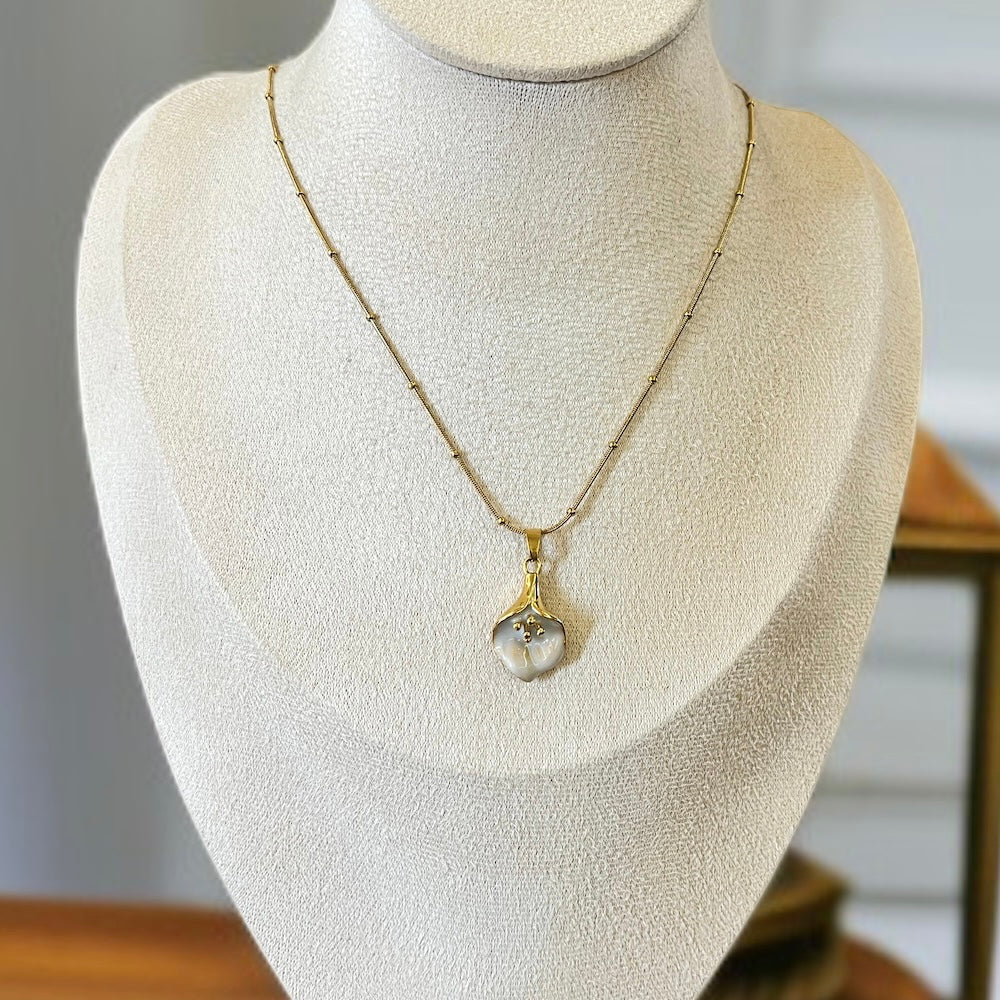 Flower Pendant Chain Necklace