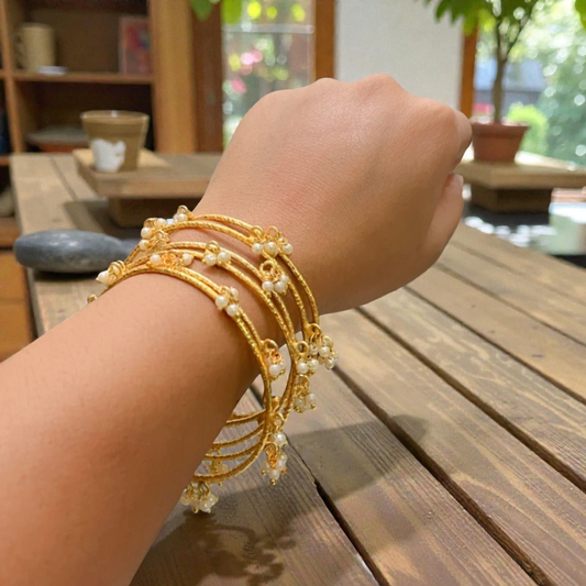 Set of 6 sleek bangles