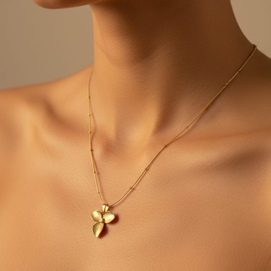 Gold Flower Pendant Necklace