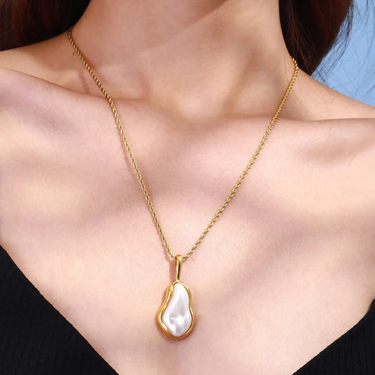 Baroque Pearl Pendant Necklace